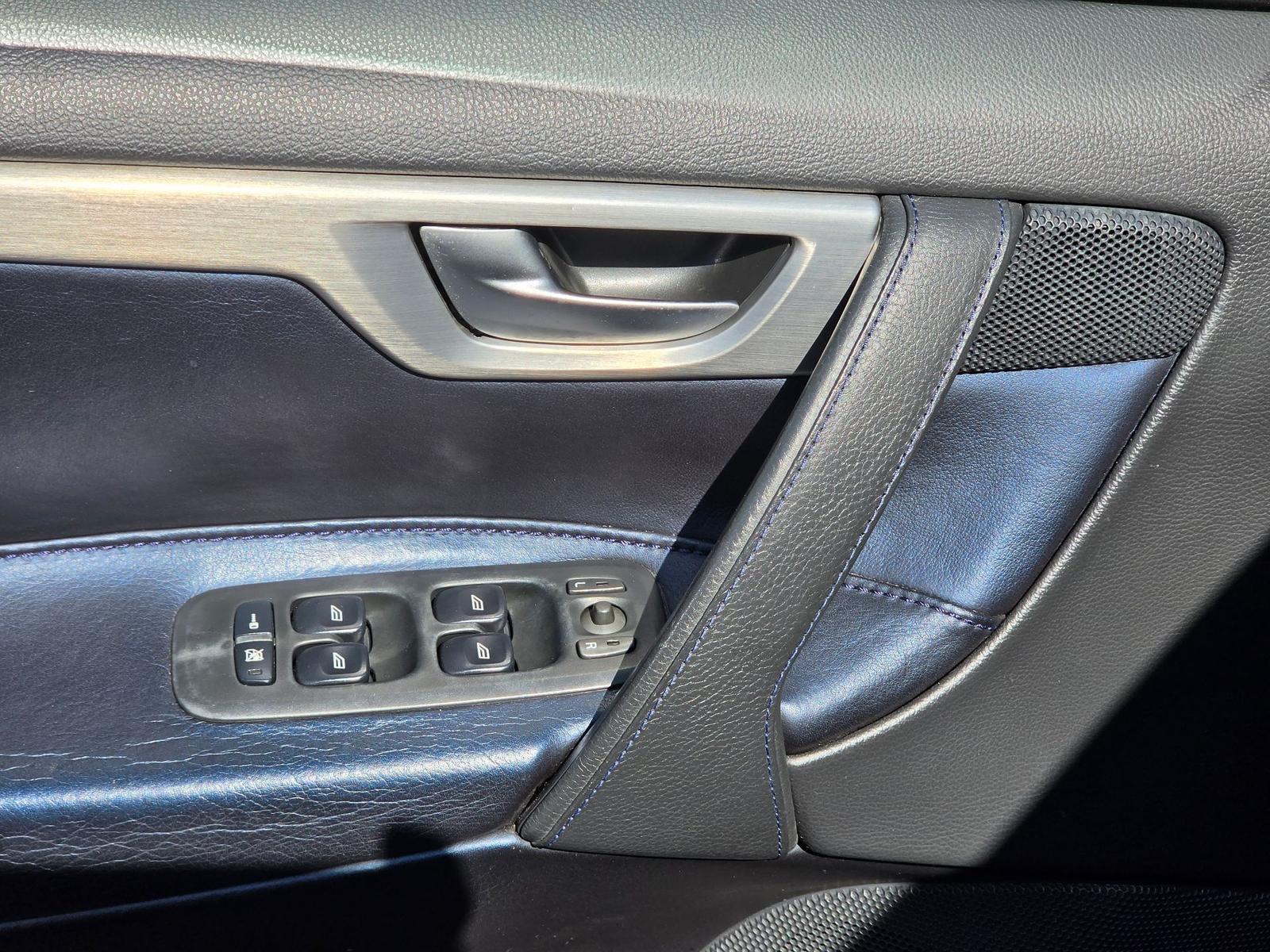 VOLVO V70 - R GEARTRONIC - CUIR - AUTO - 299 CV