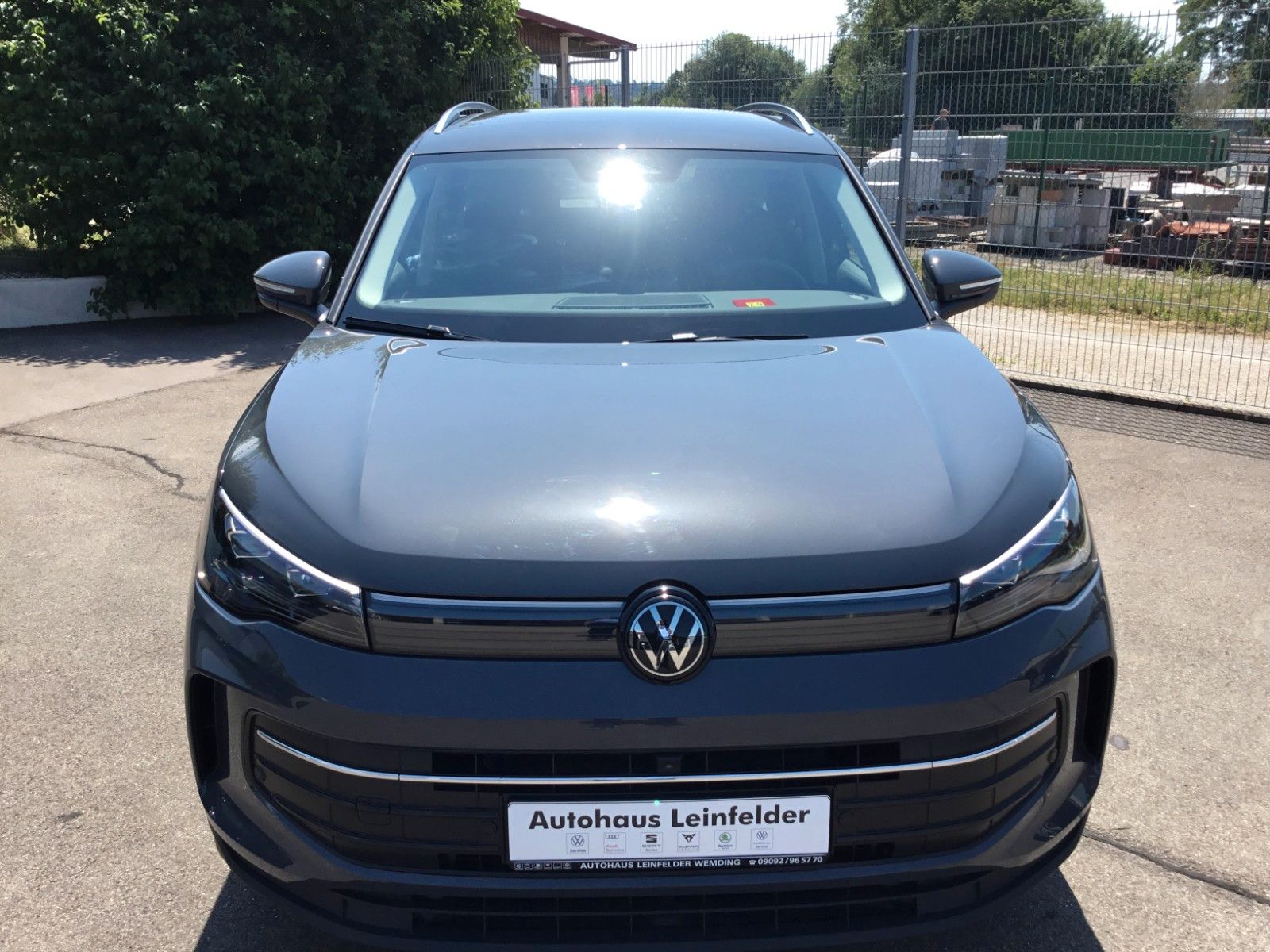 Fahrzeugabbildung Volkswagen Tiguan 1.5 eTSI DSG Life+AHK+360°+18"+LED+AppCon