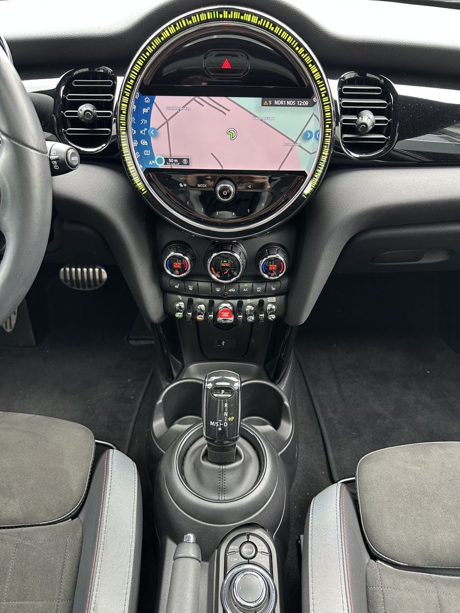 Fahrzeugabbildung MINI John Cooper Works Sport-Aut. NAV+LED+PANO+H&K+VC