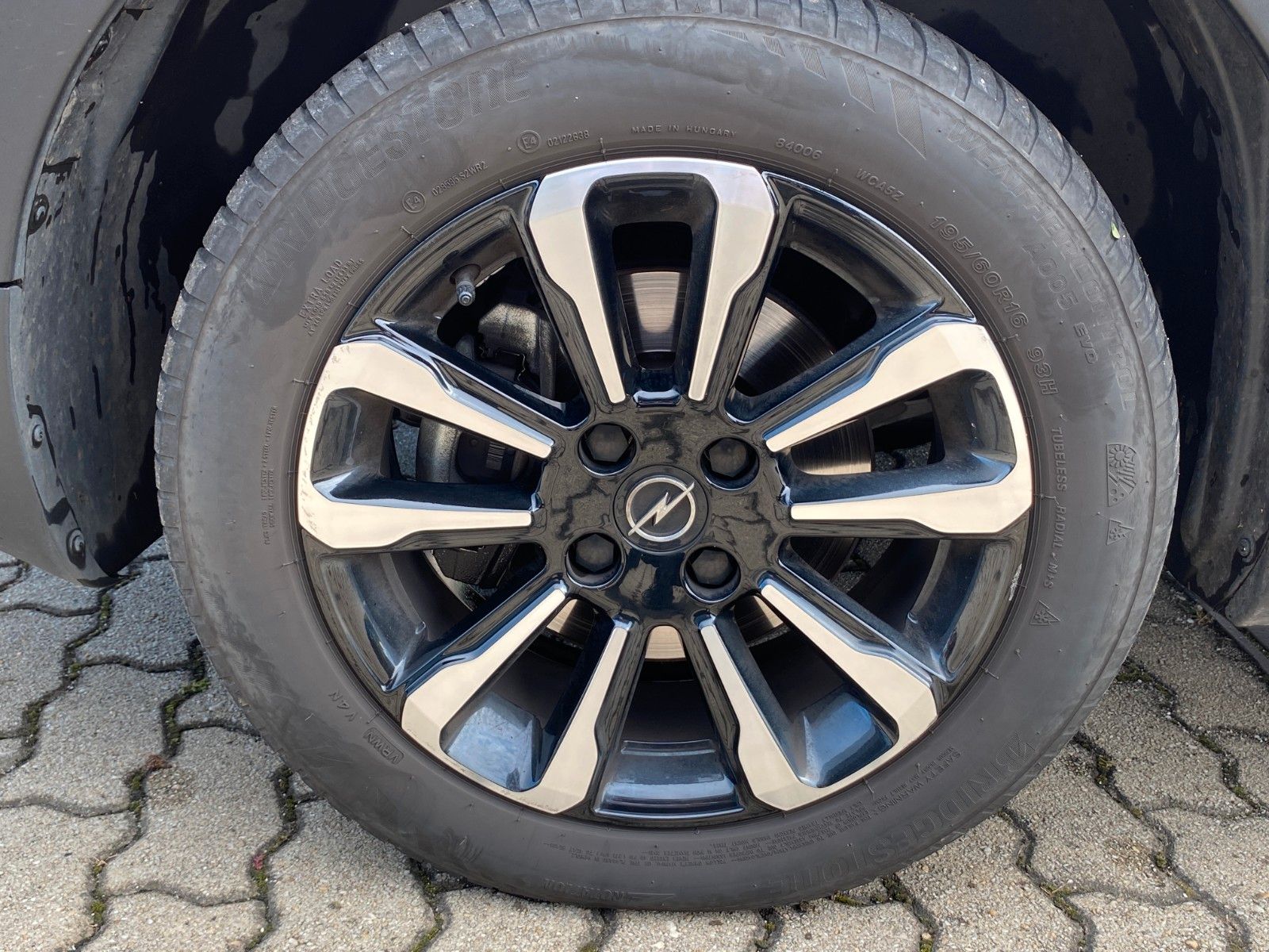 Fahrzeugabbildung Opel Crossland Elegance Klimaaut. Kamera PDC