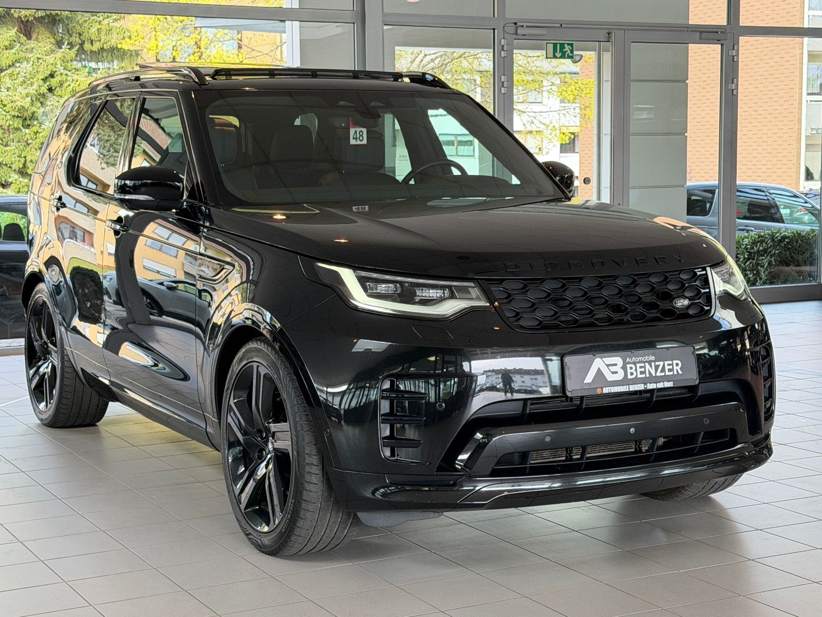 Fahrzeugabbildung Land Rover Discovery 5 R-Dynamic HSE D250 c AWD/PANO/MEMORY