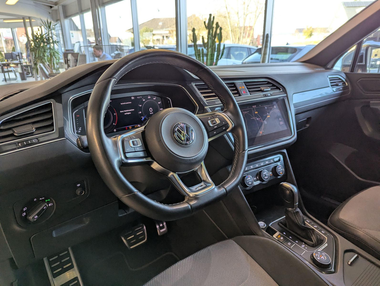 VW Tiguan Allspace 2.0 TDI DSG R-Line 4M Pano AHK - Image 22