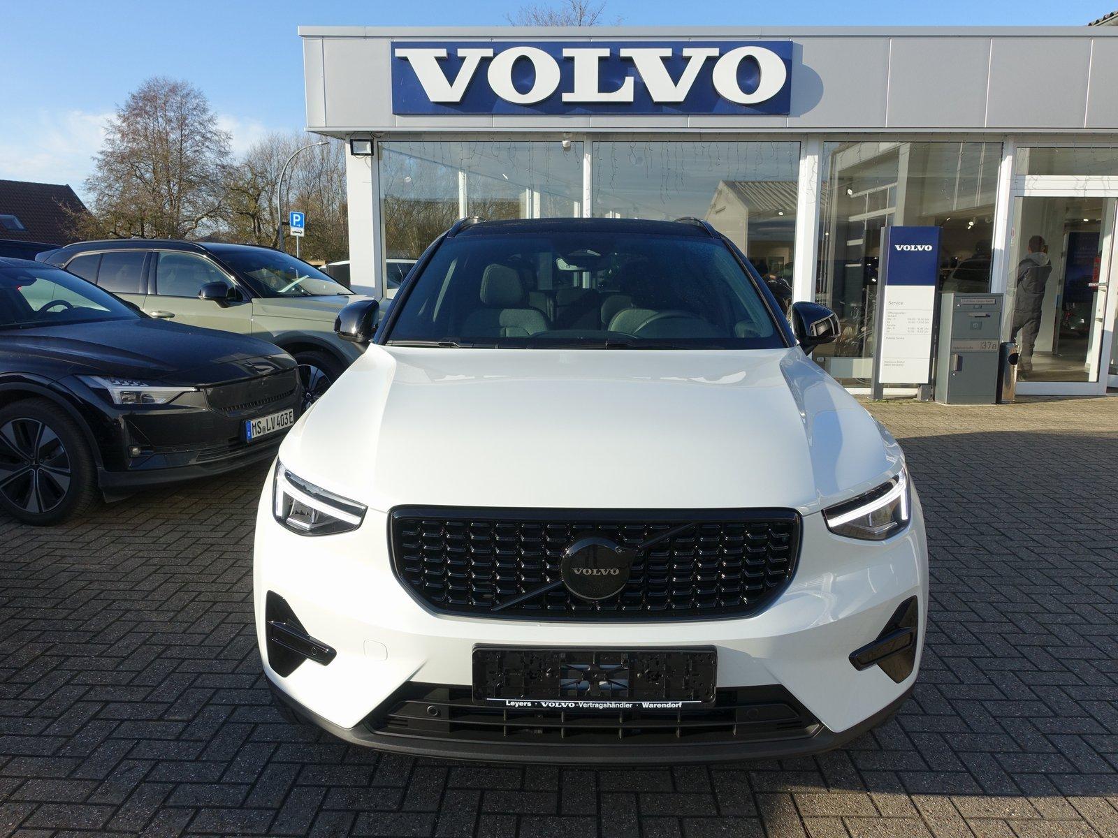 Volvo XC40 Black Edition Plus B3/E-Sitze/H&K