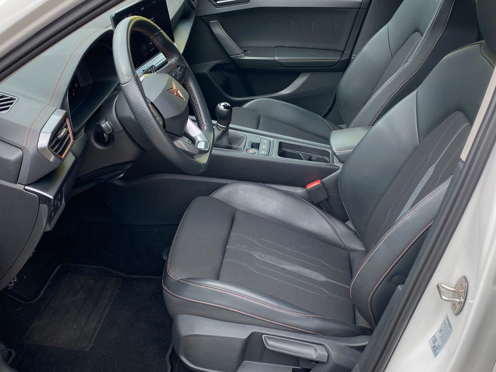 Fahrzeugabbildung CUPRA Formentor 1.5 TSI *Navi *AHZV-Vorb. *Parklenka.