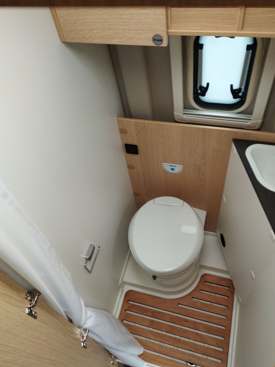 Fahrzeugabbildung Sunlight Adventure Cliff 640 Automatik, Dörr Edition, LTE