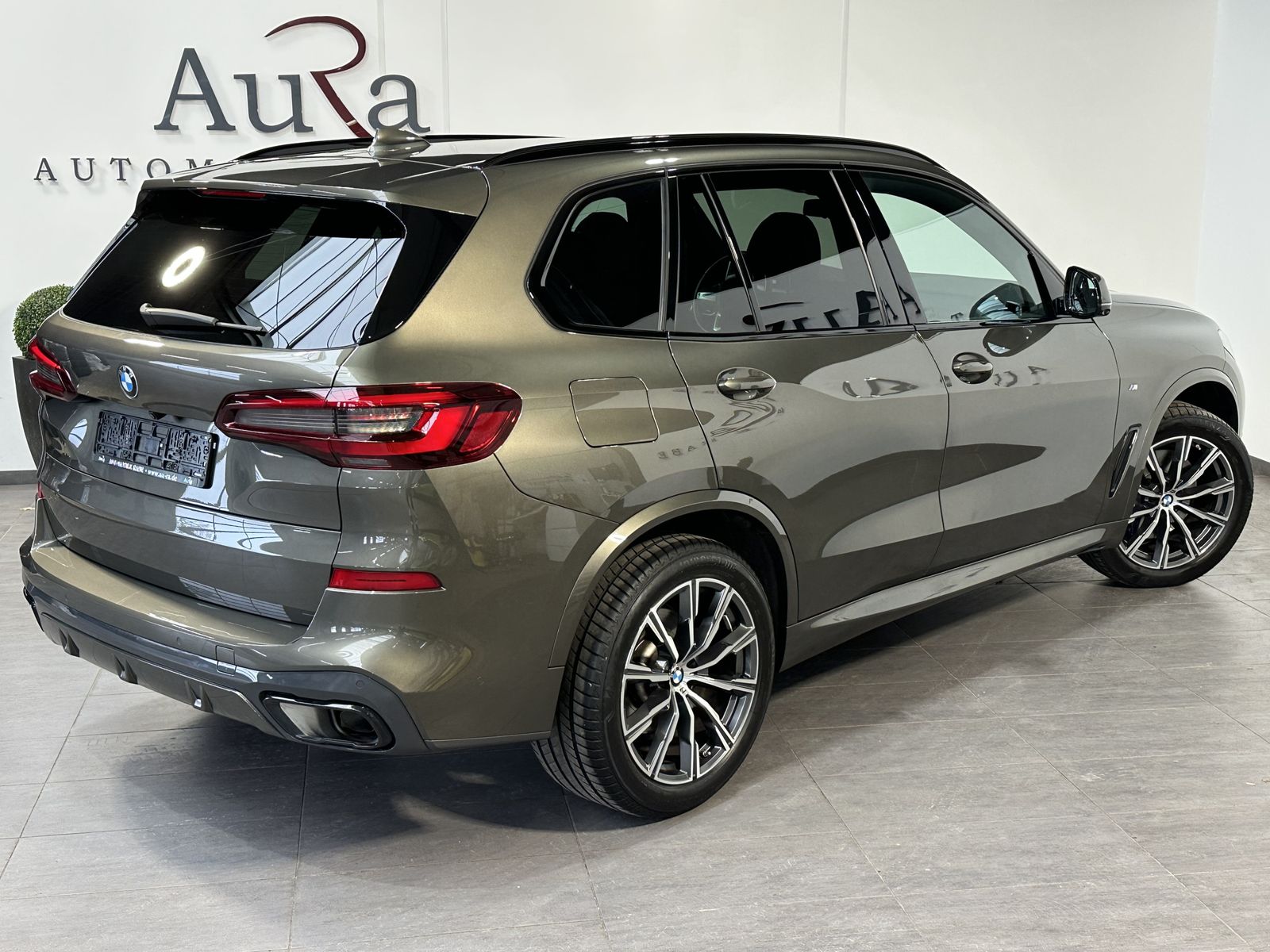 Fahrzeugabbildung BMW X5 xDrive30d M-Sport NAV+LASER+360°+HEAD-UP+DAP
