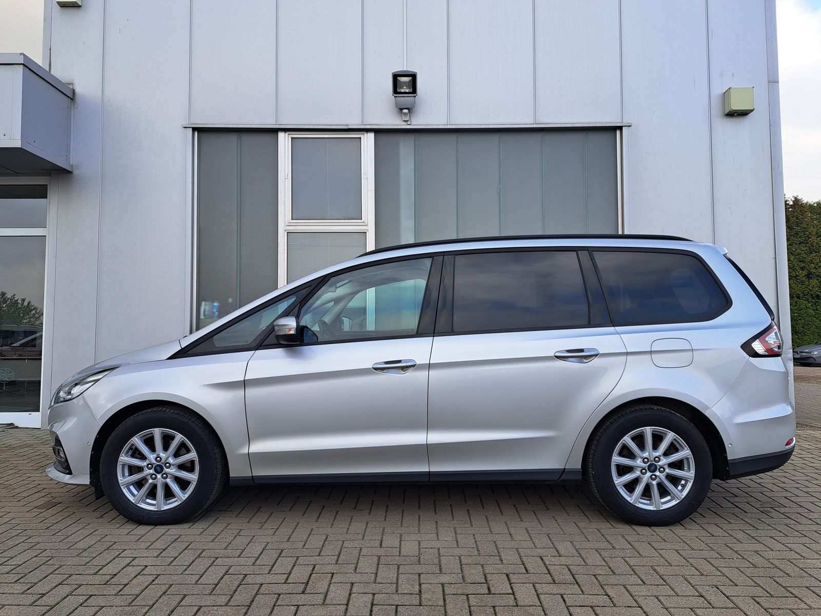 Fahrzeugabbildung Ford Galaxy 2.0 EcoBlue 7-SITZE AUTOMATIK PARK-ASSIST