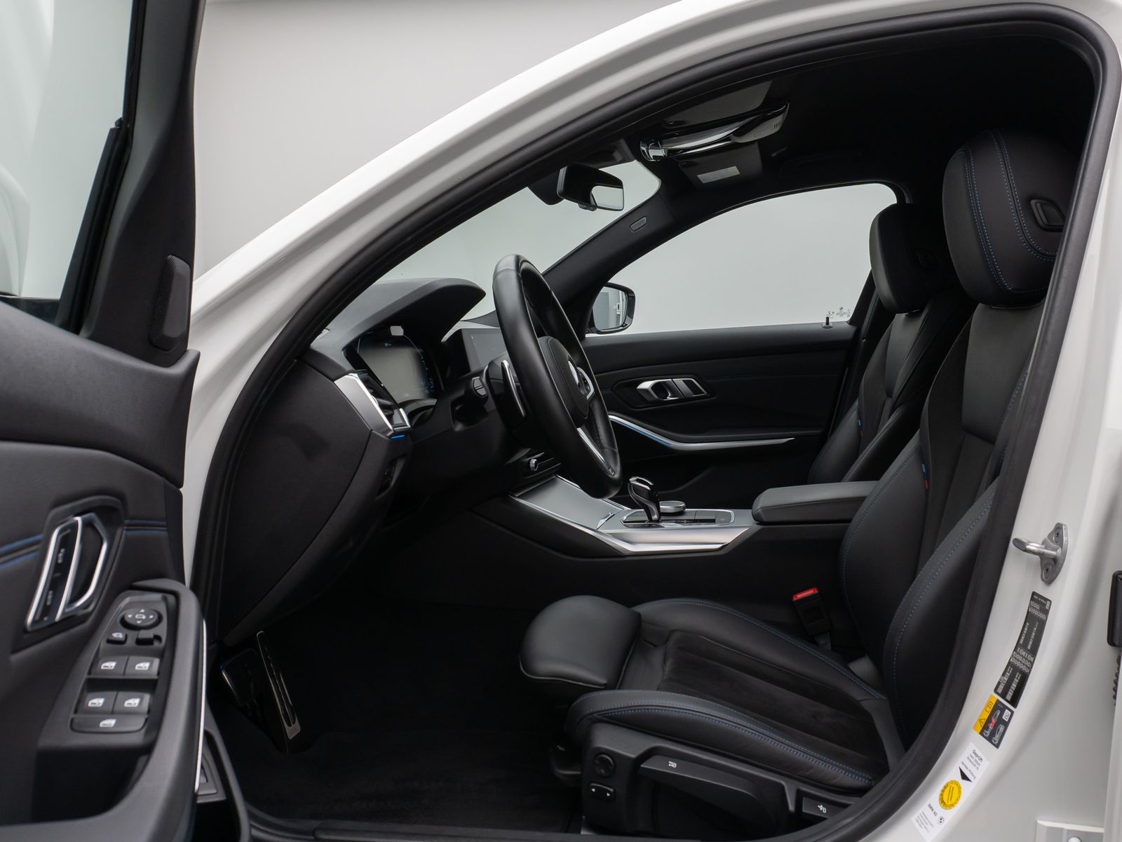 Fahrzeugabbildung BMW 330e M Sport Kamera Laser HUD DAB HiFi Komfort