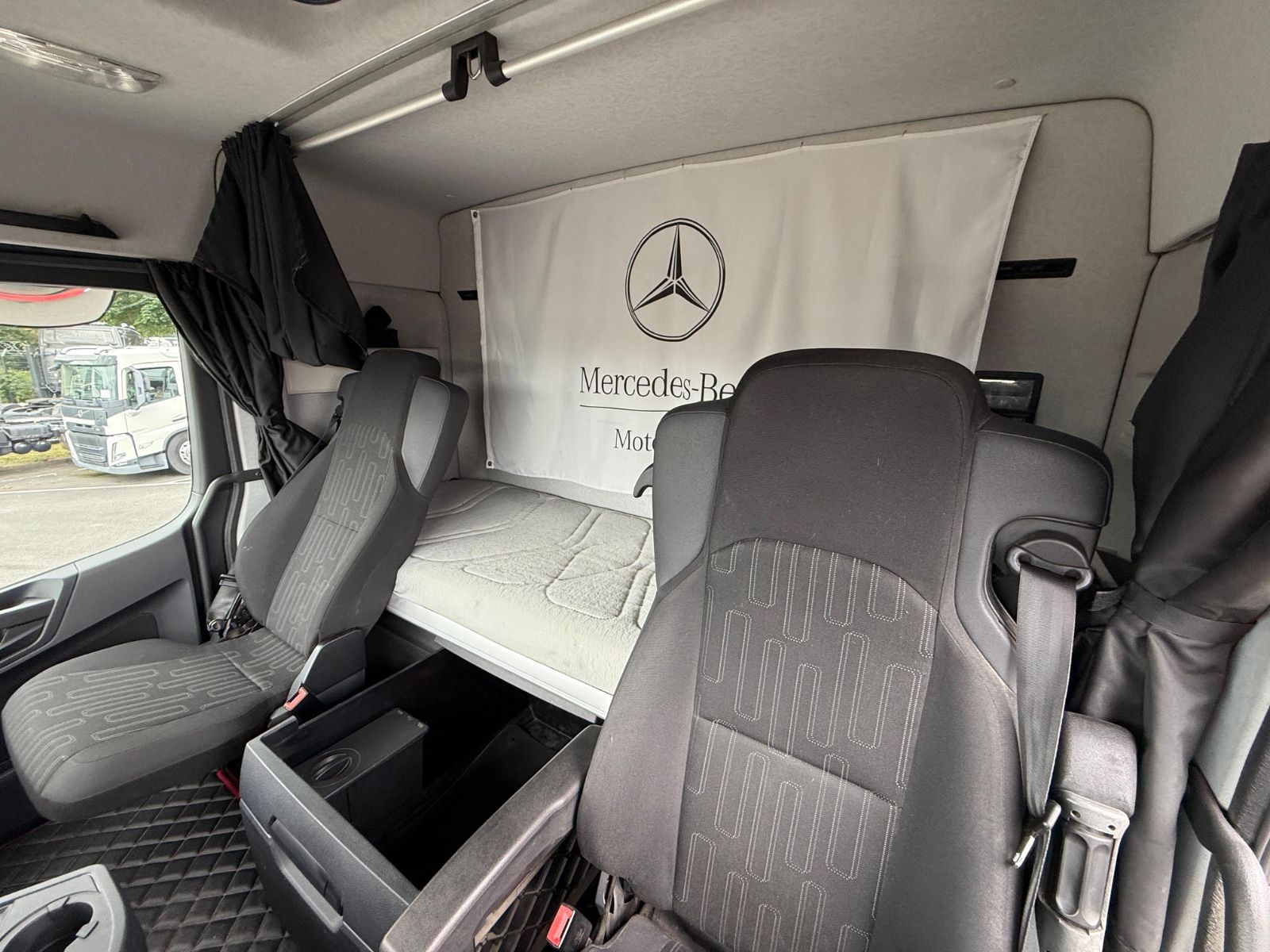 Fahrzeugabbildung Mercedes-Benz Arocs 2645 6x4 SZM Kipphydraulik