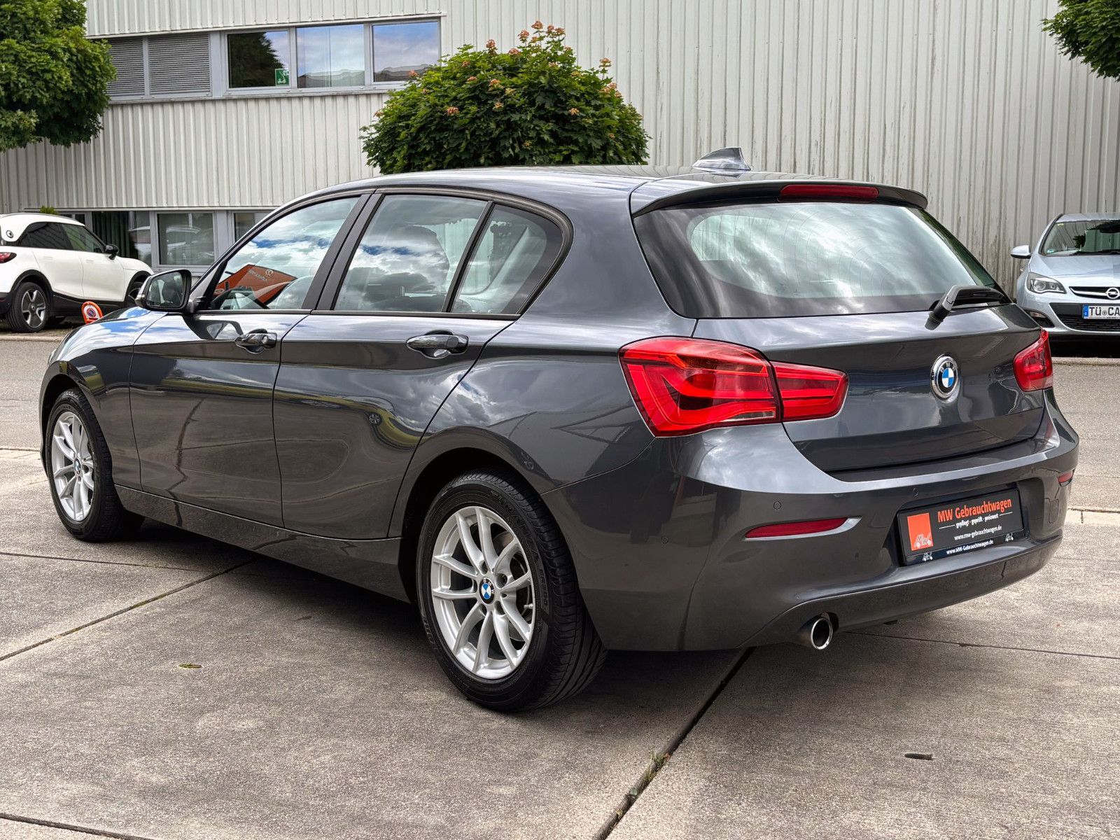 Fahrzeugabbildung BMW 118i Advantage Steptronic. ACC PDC NAV AHK SHZ