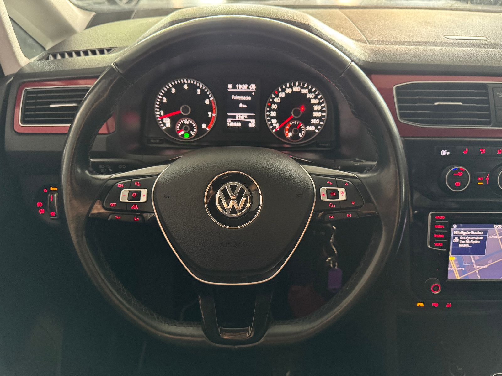 Fahrzeugabbildung Volkswagen CADDY MAXI 1.4 TGI HIGHLINE SPORTPAKET ACC VOLL