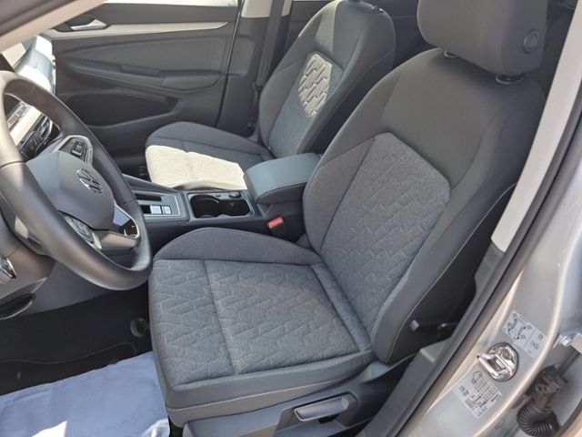 Fahrzeugabbildung Volkswagen Golf MOVE 2,0 TDI DSG PANO STHZG AHK NAVI KESSY