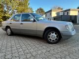 Mercedes-Benz 320 aus erster Hand - Mercedes-Benz 320: 320e