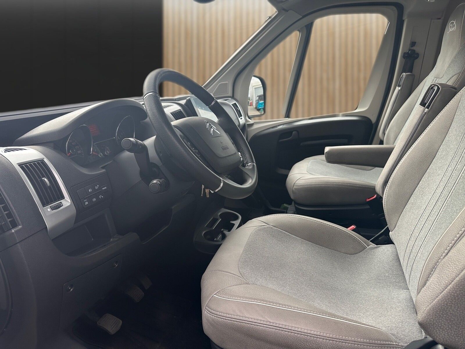 Fahrzeugabbildung Pössl Summit Shine 600 L Citroen 140 PS Markise,AHK,RK