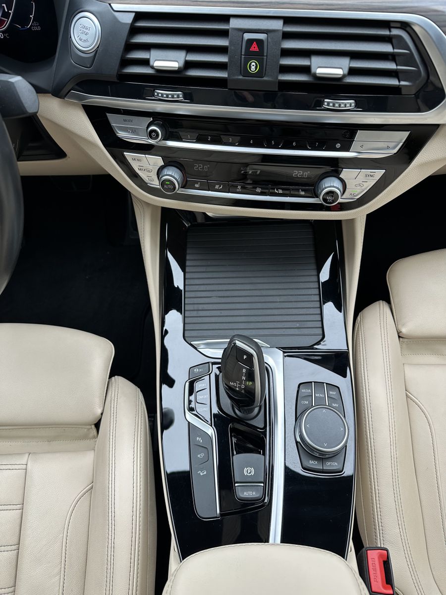 Fahrzeugabbildung BMW X4 M40d NAV+LED+HEAD-UP+PANO+360°+H&K+STANDHEIZU