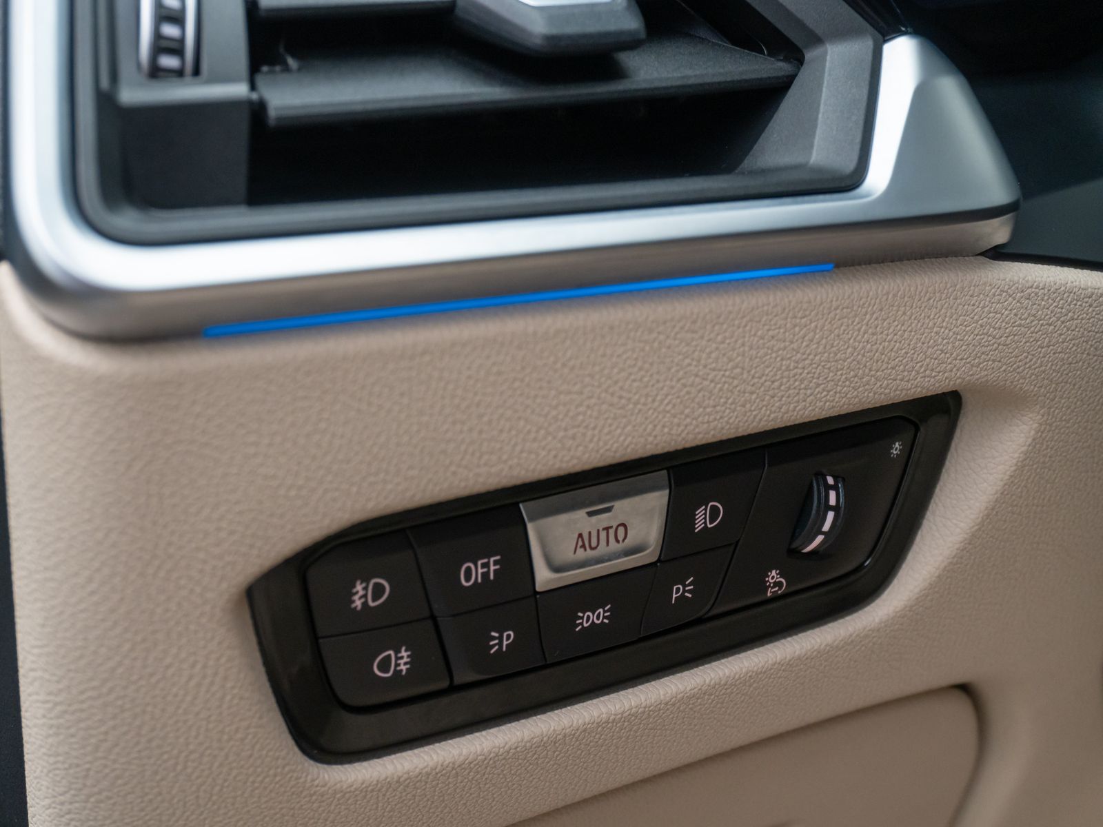 Fahrzeugabbildung BMW 330e Luxury Line 360°Laser HUD DAB H/K Komfort