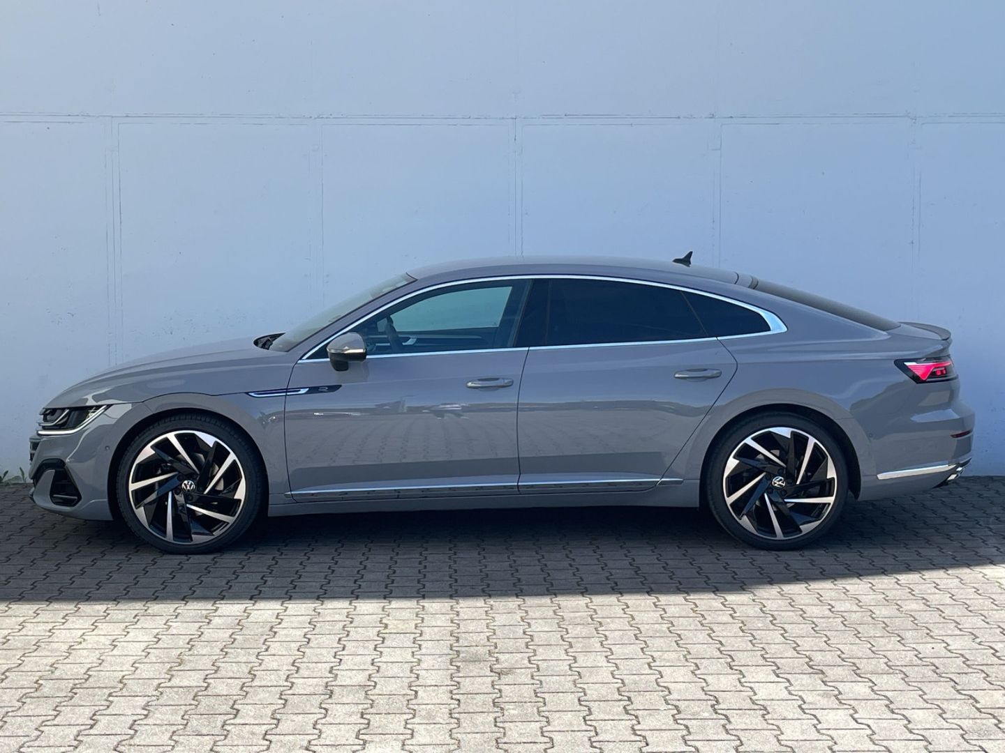 Arteon 2.0 TSI DSG R-Line AHK/DCC/Kamera/Keyless