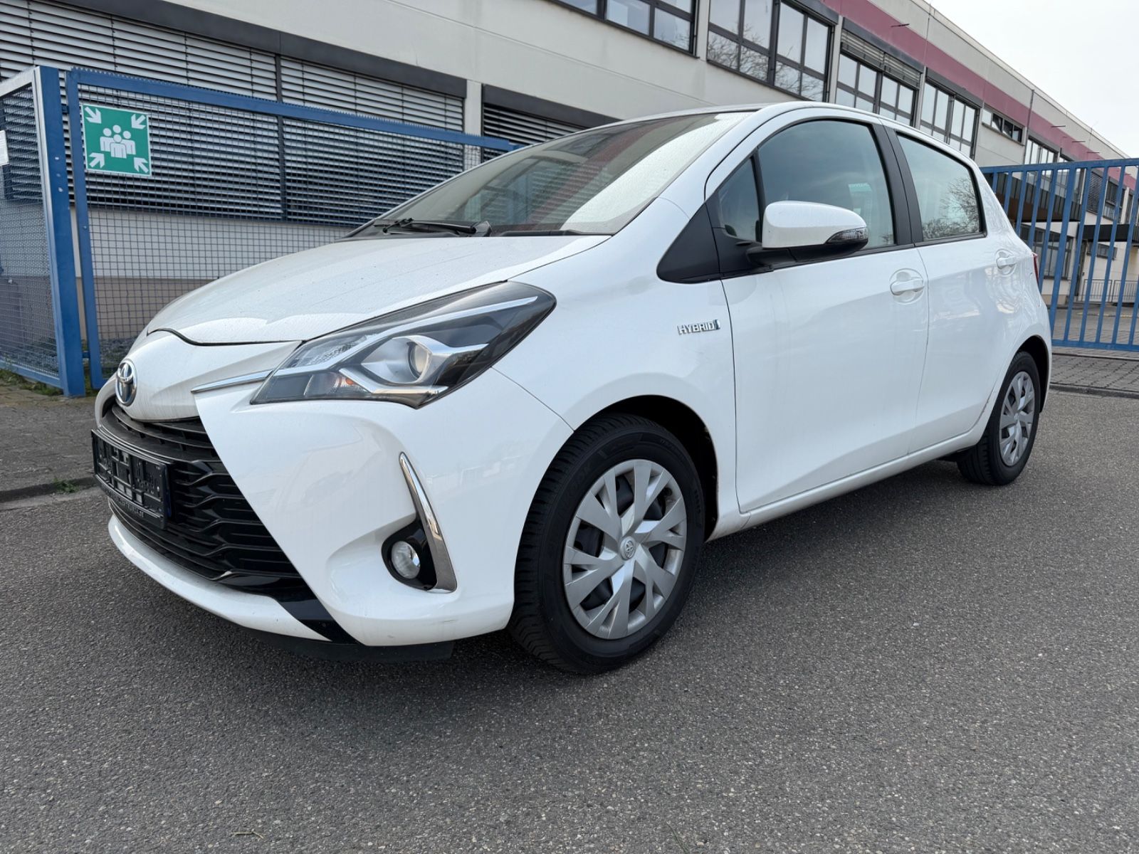 TOYOTA Yaris