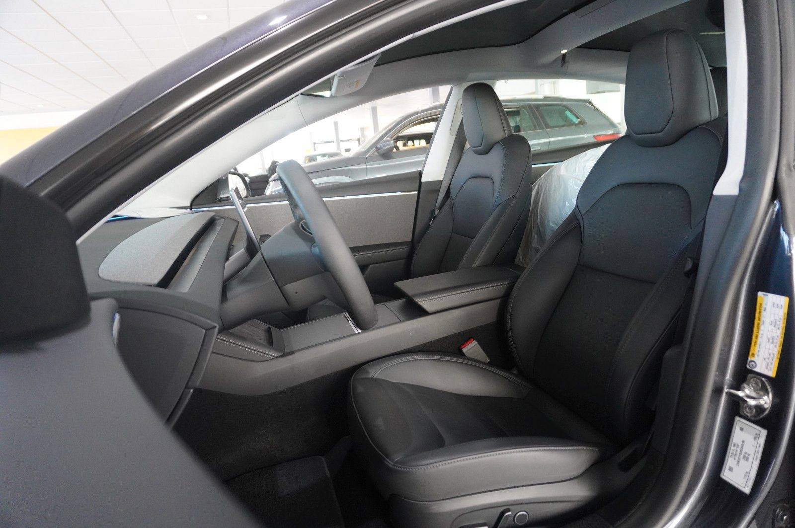 Fahrzeugabbildung Tesla Model 3 Standard Range RWD  NAVI/KAMERA/SH/PILOT