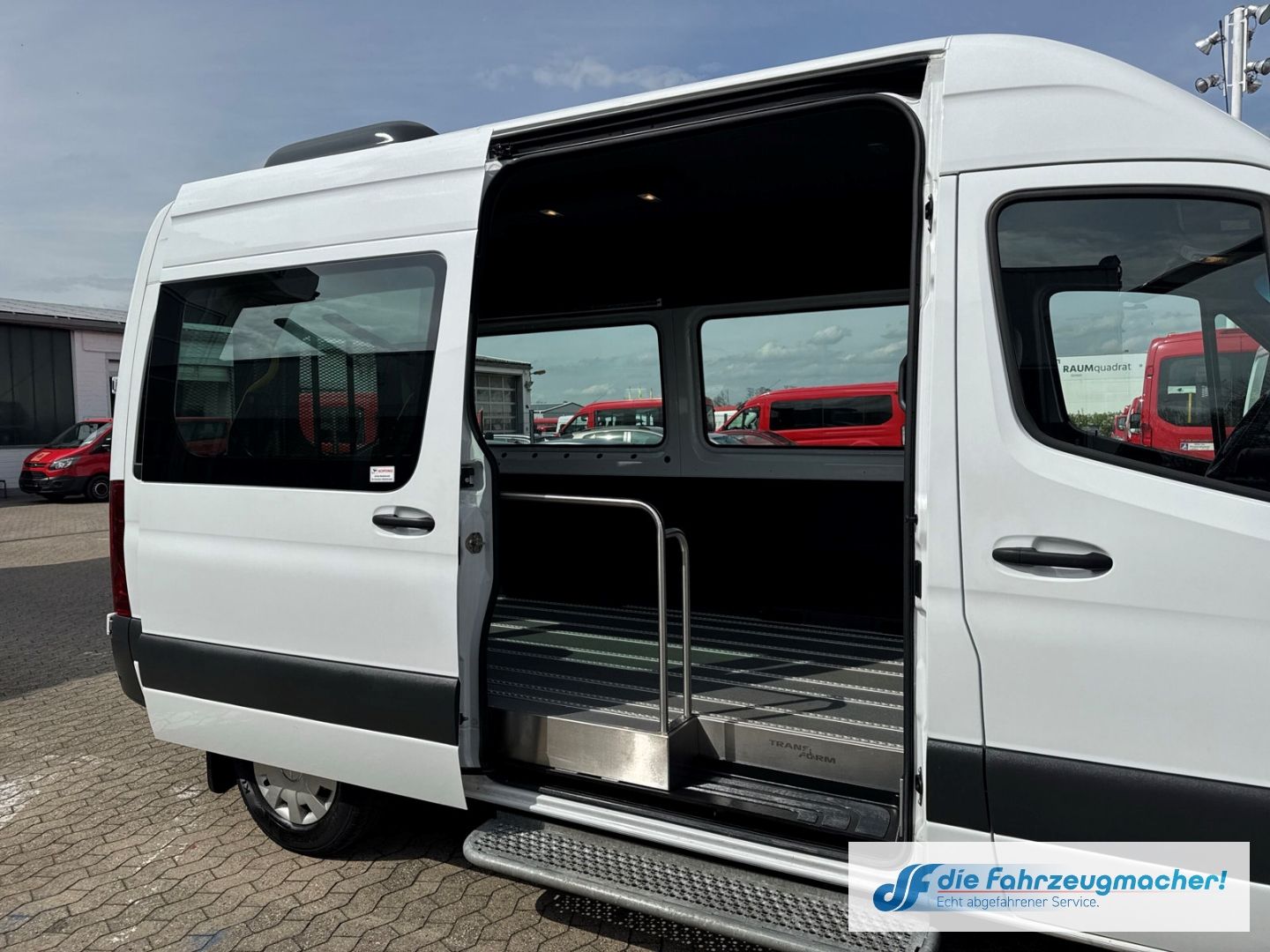 Fahrzeugabbildung Mercedes-Benz Sprinter III Tourer RWD AWD 315 CDI L2 DAB SHZ