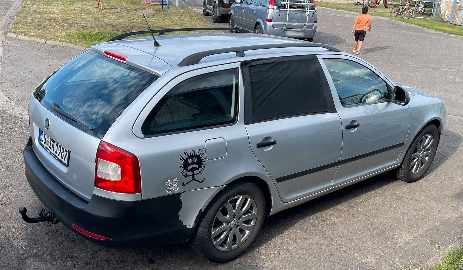 Skoda Octavia 2012 — rear view