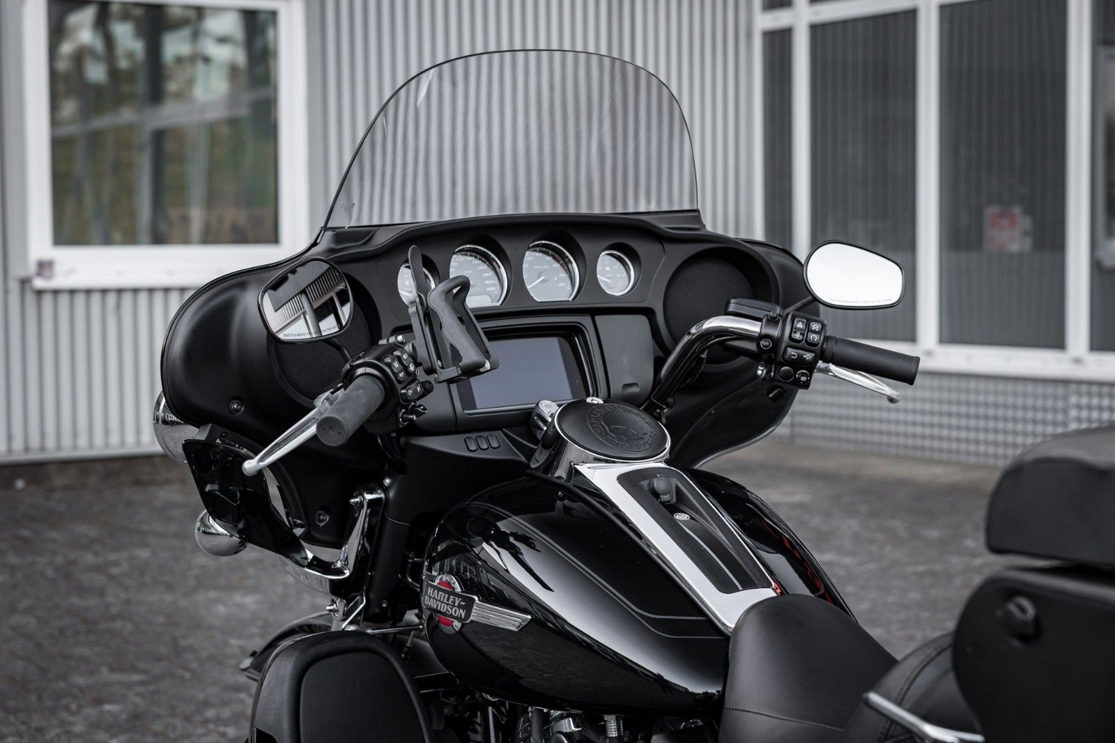 Fahrzeugabbildung Harley-Davidson TRI GLIDE ULTRA TRIKE - JEKILL&HYDE H-D ROULETTE