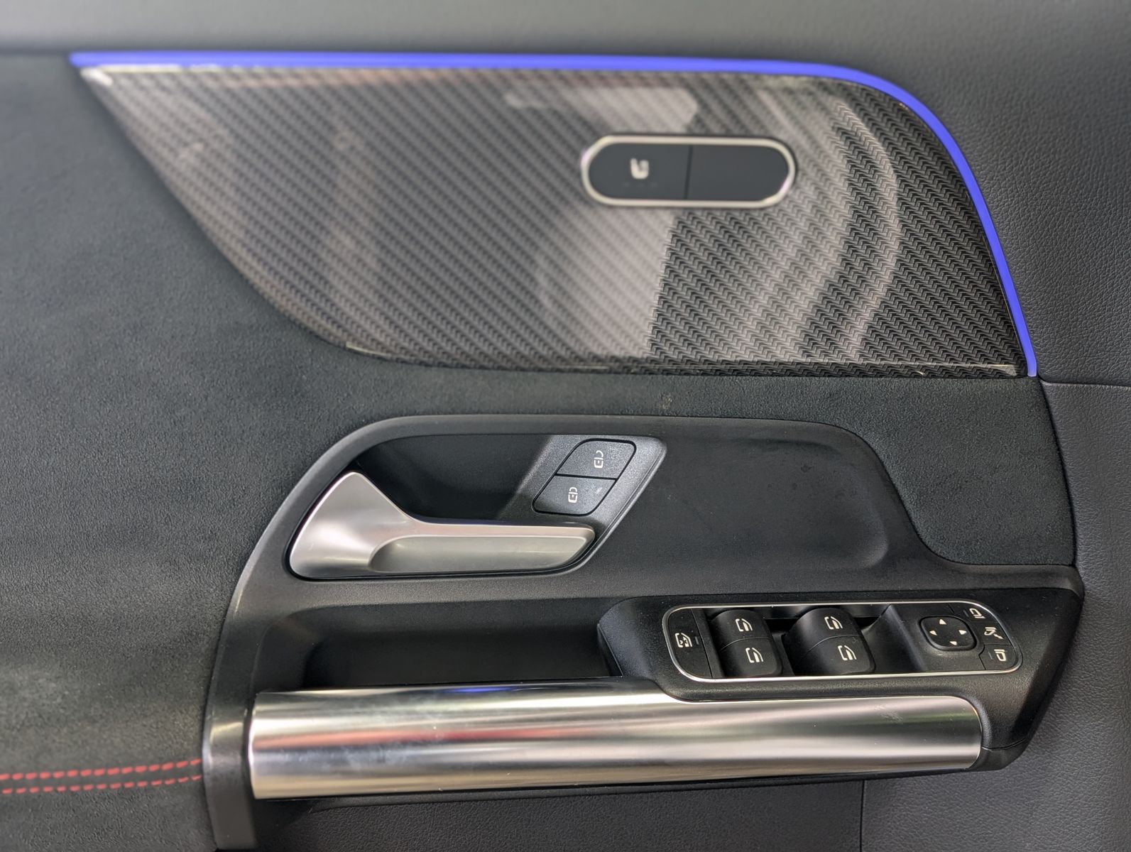 Fahrzeugabbildung Mercedes-Benz GLA 200 d AMG NIGHT PANO ALCANTARA MULTIBEAM 19"