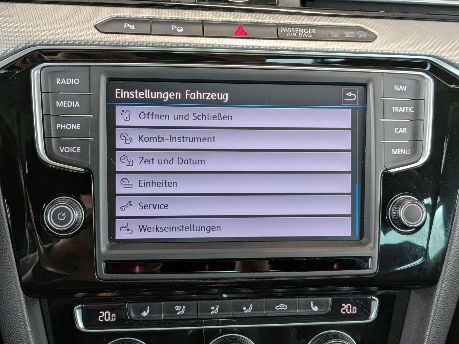 Fahrzeugabbildung Volkswagen Passat 2.0 TDI Lim. High/R-Line 4Motion ACC Pano