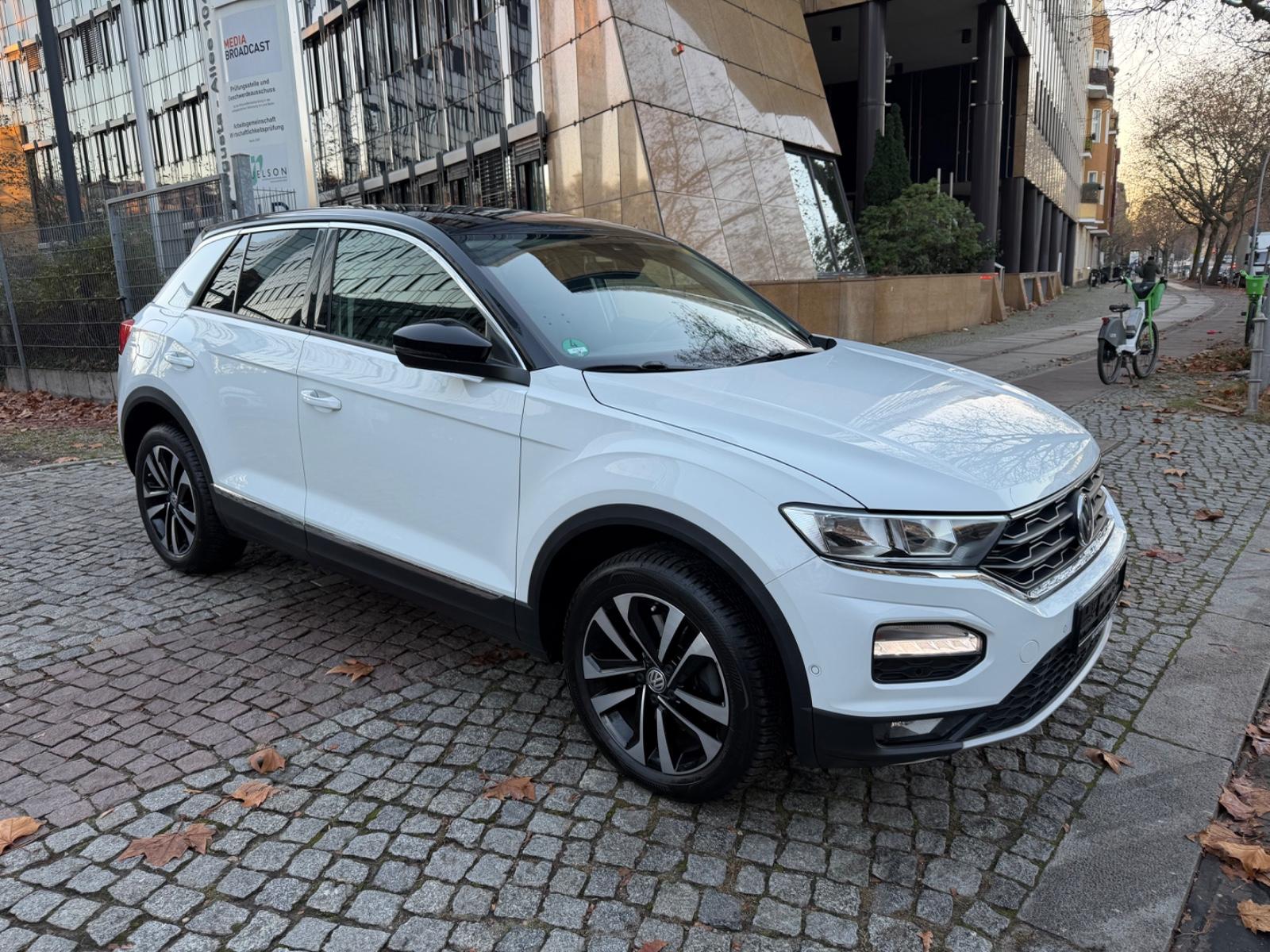 Volkswagen T-Roc IQ.DRIVE 1 HAND ACC AUTOMATIK 2.0 TDI