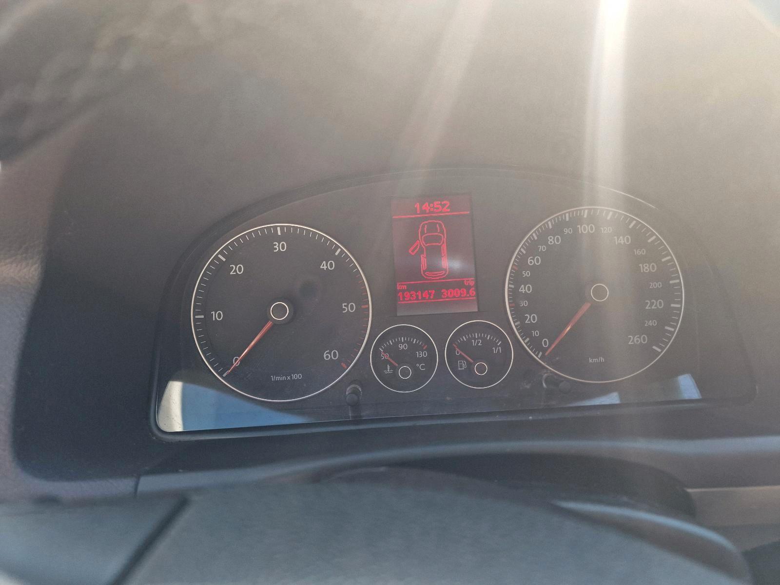 Volkswagen Touran 2009 — photo 11