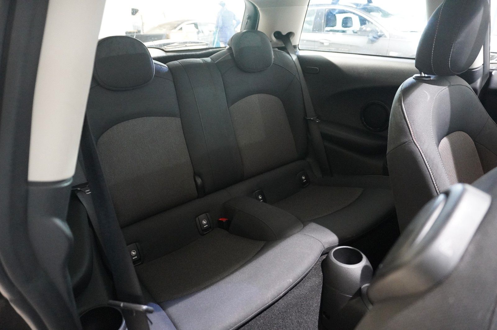 Fahrzeugabbildung MINI COOPER 1.5 3-TÜR PANO./SHZ/KLIMA/BT