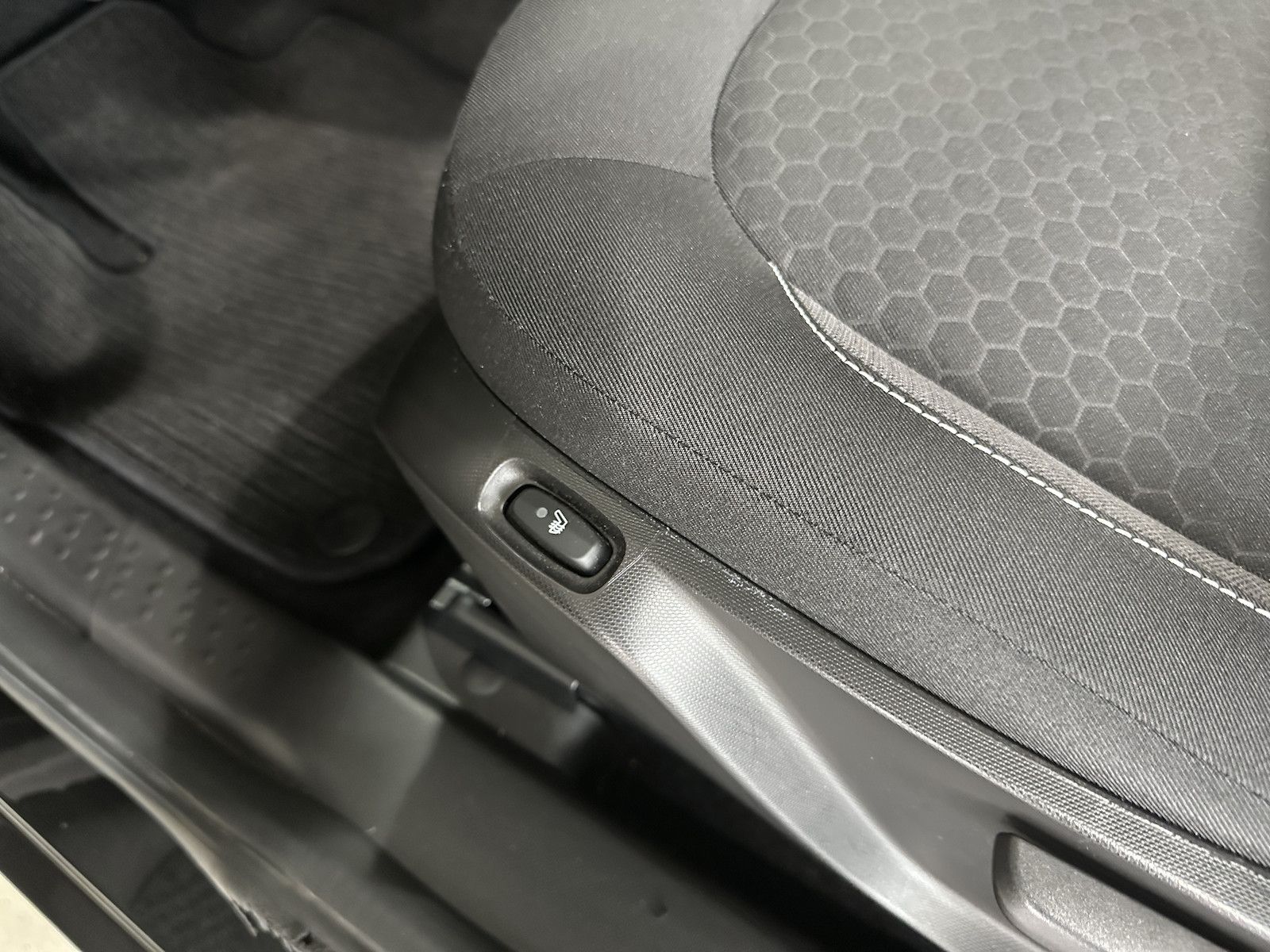 Fahrzeugabbildung Smart ForTwo Cabrio EQ Passion/22KW/Alu/Sound/SH/Temp/