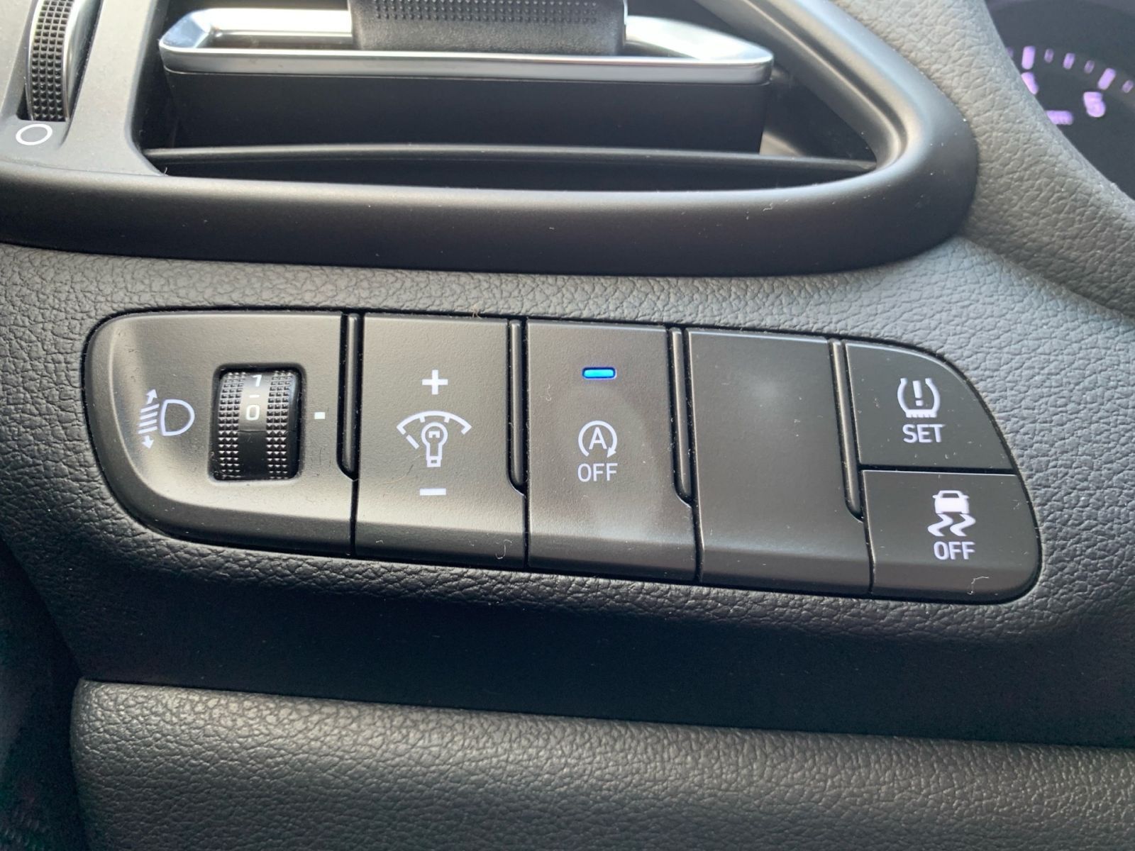 Fahrzeugabbildung Hyundai i30 1.0 T-GDI Edition 30 8x bereift