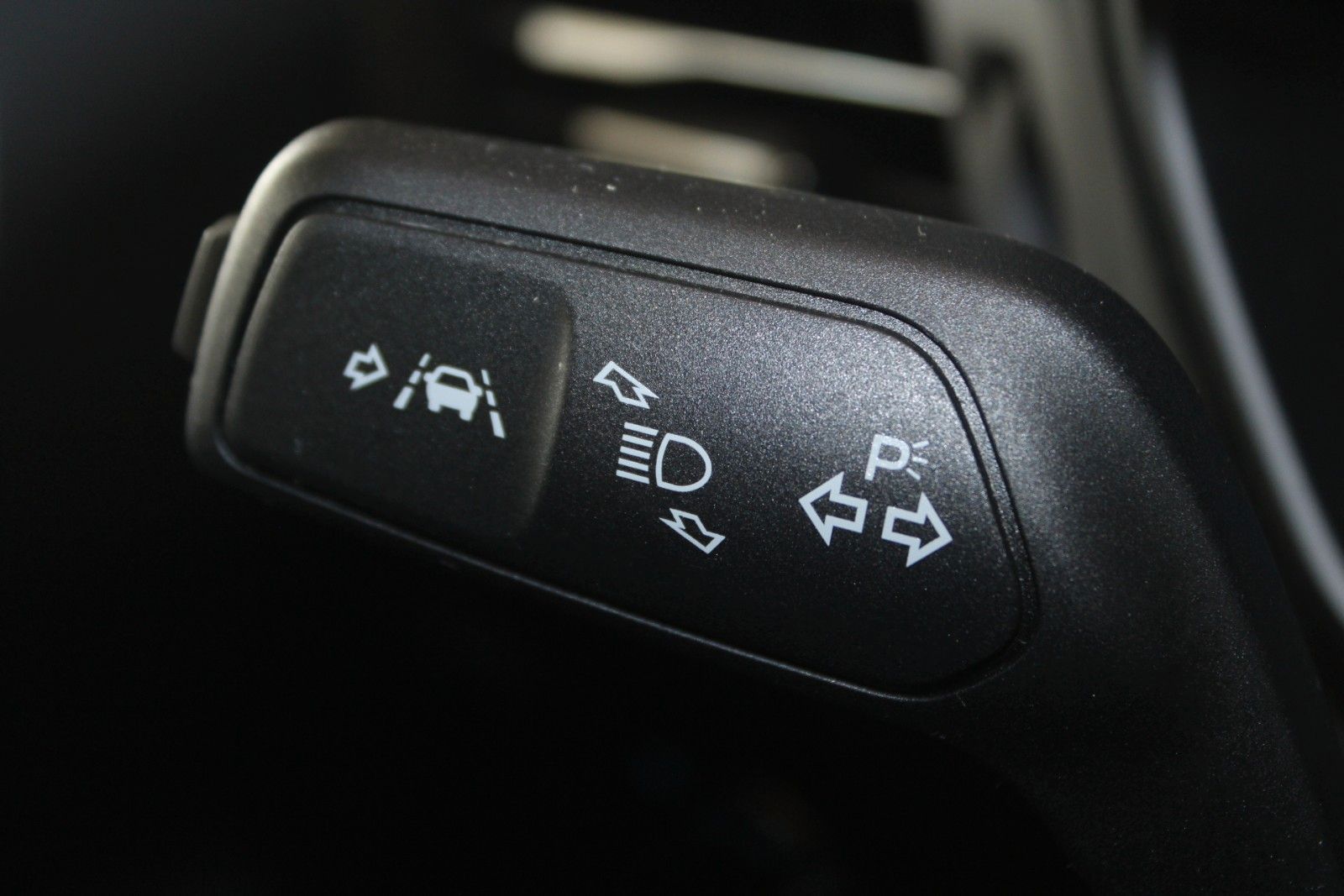 Fahrzeugabbildung Ford Focus ST-Line Aut. LED AHK ACC B&O WinterPak uvm