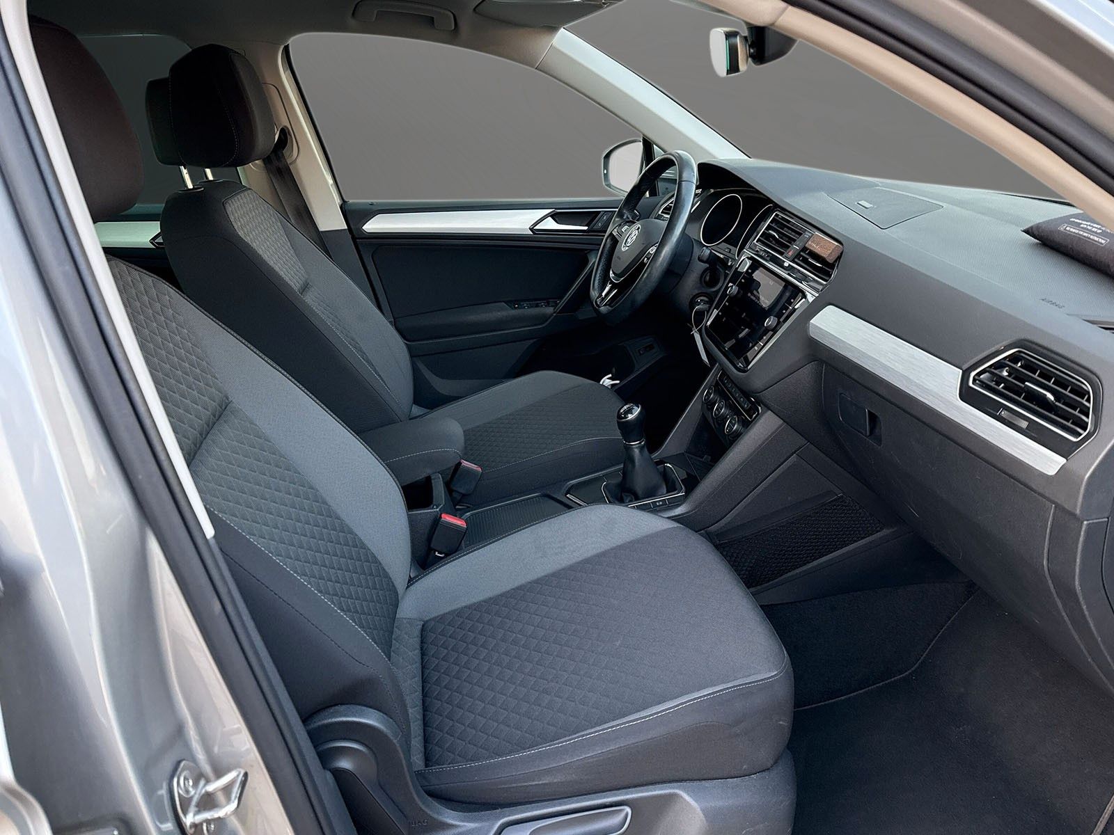 Fahrzeugabbildung Volkswagen Tiguan Comfortline *ACC*AHK*Carplay*Navi*DAB+