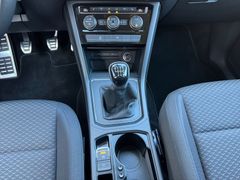 Fahrzeugabbildung Volkswagen Touran United Start-Stopp 7 Sitze Navi Sitzhe.