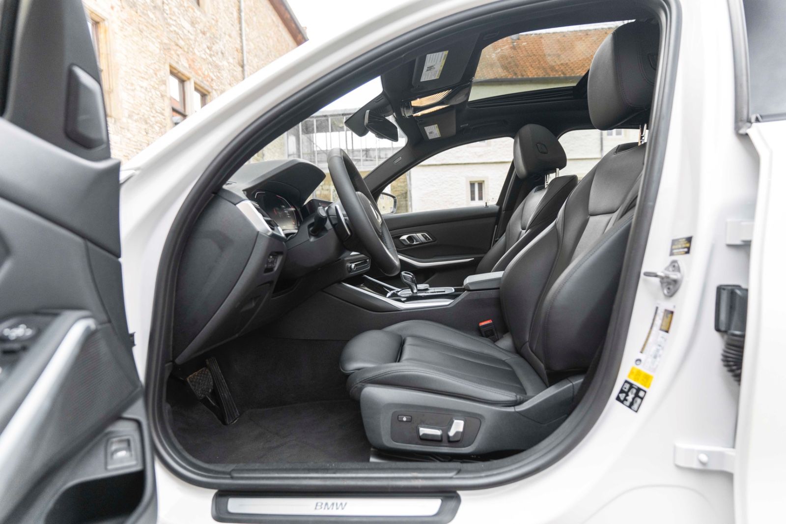 Fahrzeugabbildung BMW 330iX M-Performance HIFI KAM LED NAV CARPLAY