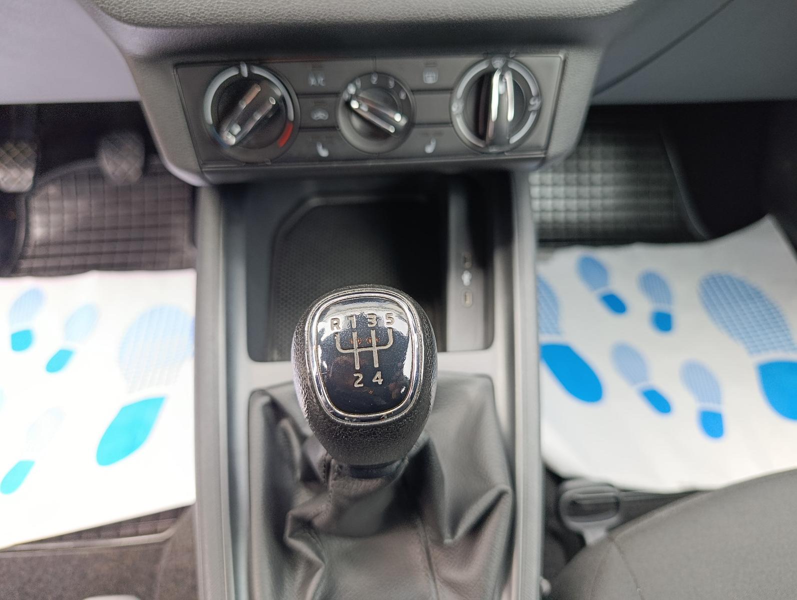 Skoda Scala Active Car Play Tempomat SHZ PDC AHK