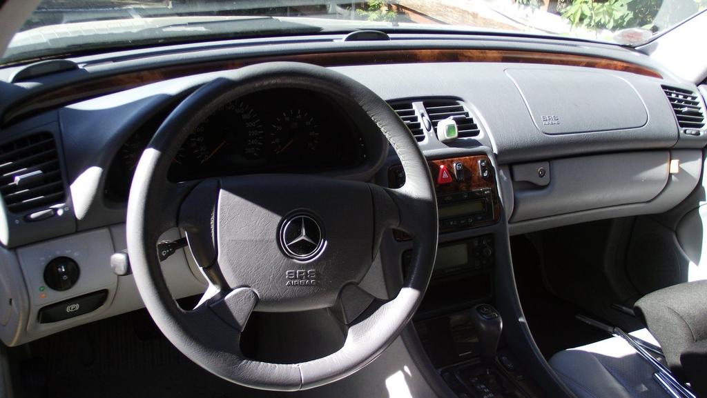 Mercedes-Benz CLK 320