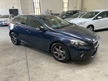 Volvo V40 Cross Country - 3