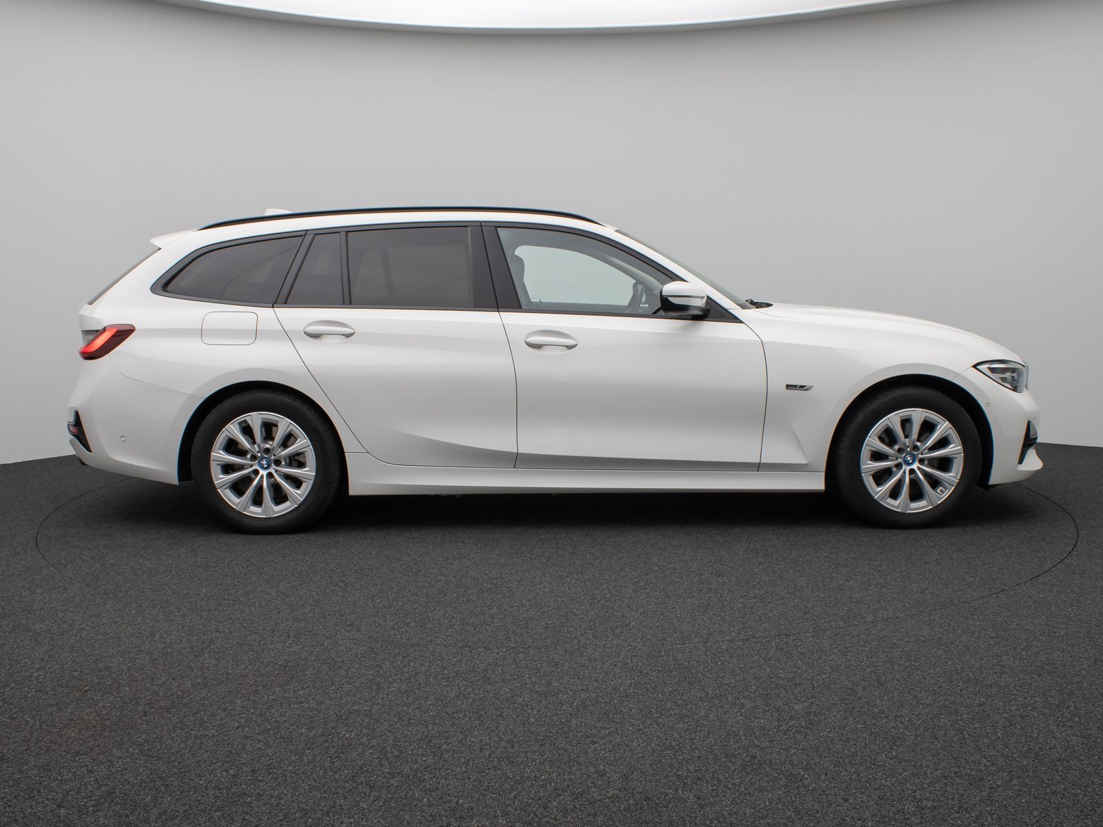 Fahrzeugabbildung BMW 320e Kamera Leder DAB Alarm DrivAssistent Sport