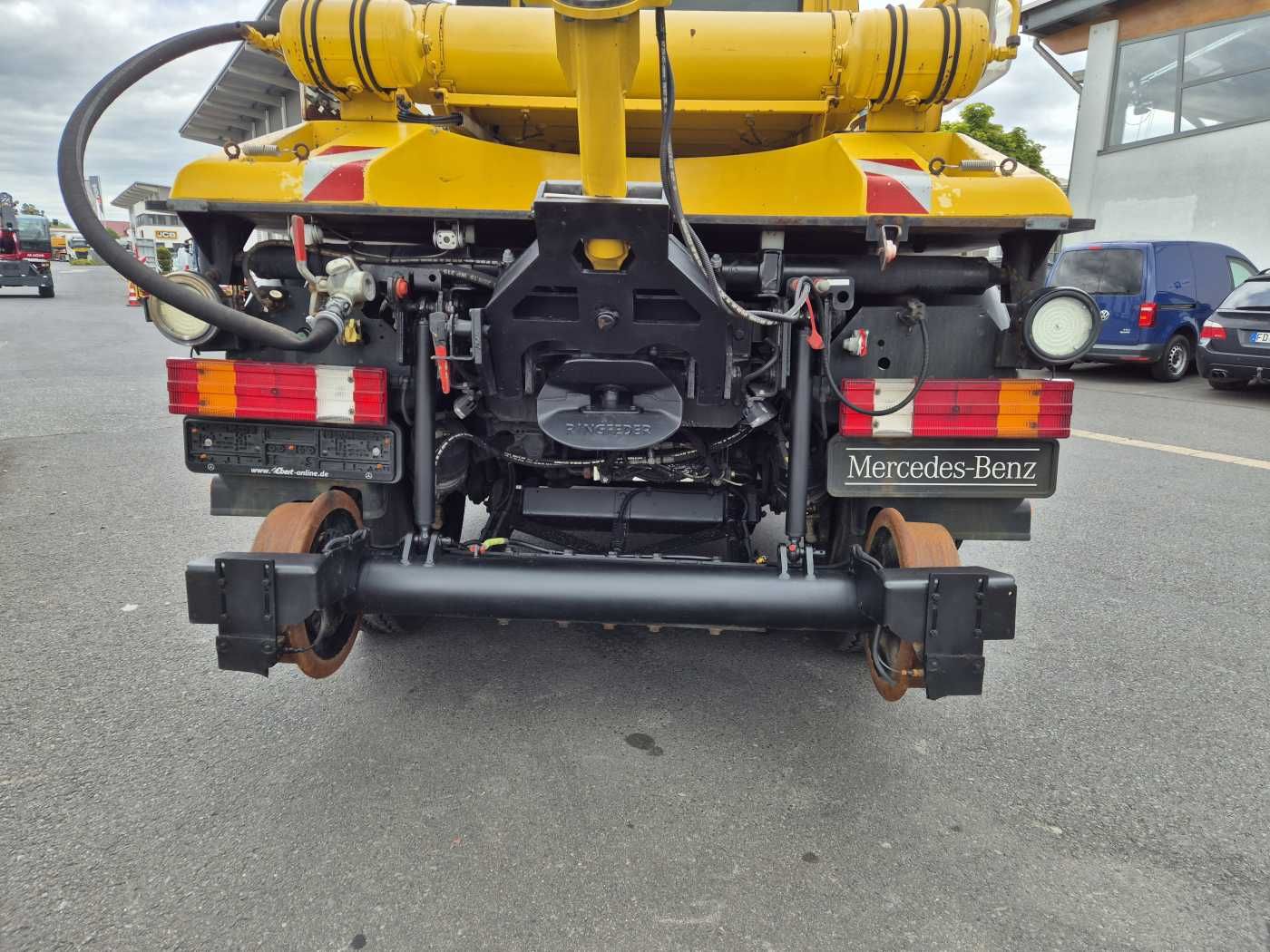 Fahrzeugabbildung Mercedes-Benz Unimog U400 4x4 Zweiwege ZAGRO 800t/52 Achsen