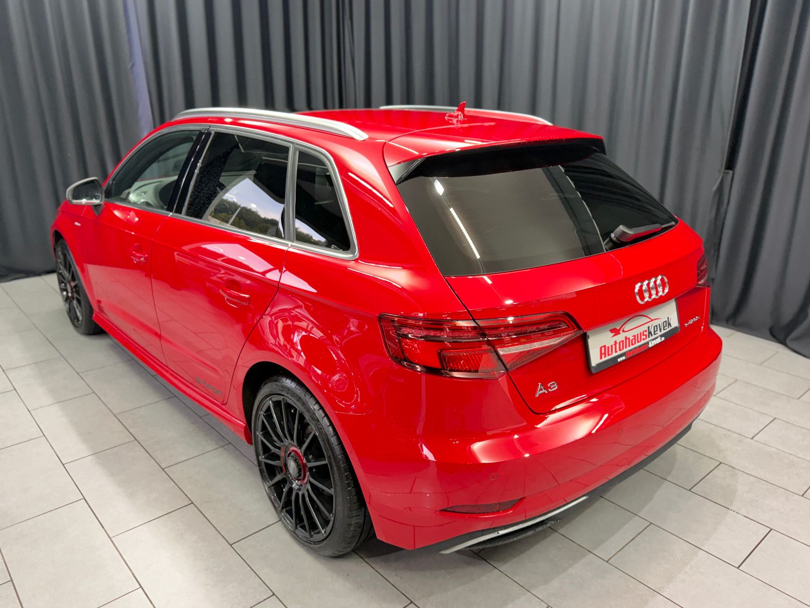 Fahrzeugabbildung Audi A3 Sportback e-tron s-line |AHK|PANO|NAVI