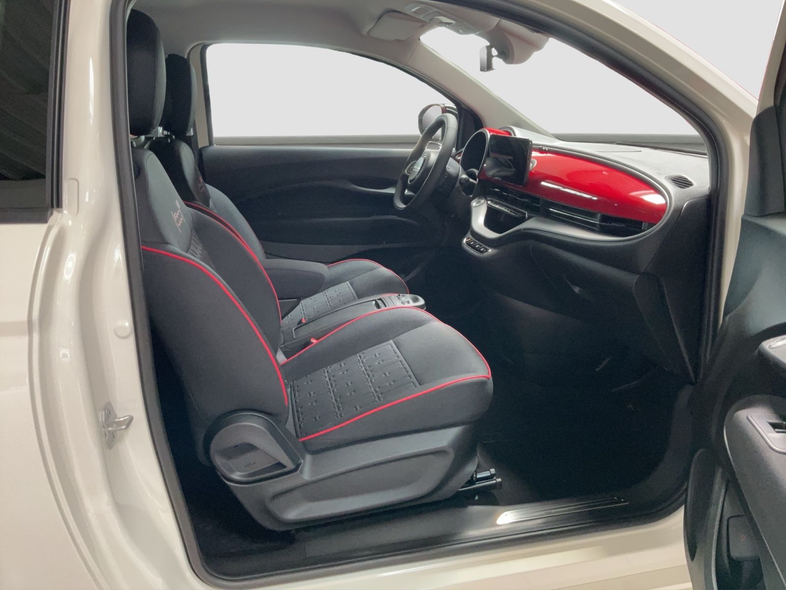 Fahrzeugabbildung Fiat 500e + Komfort Paket, Style Paket