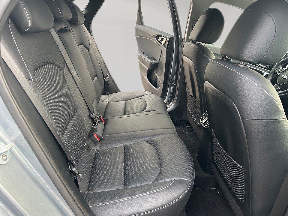 Fahrzeugabbildung Kia Ceed 1.4T 140PS A/T Platinum Edition Kleinwagen