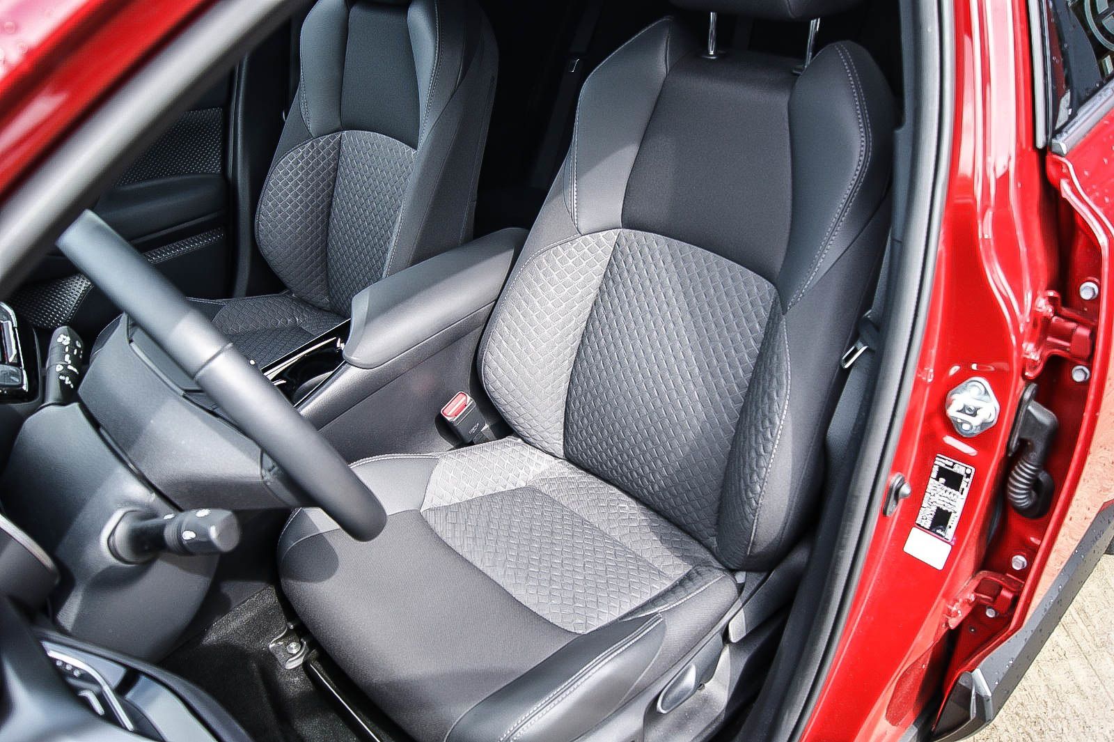 Fahrzeugabbildung Toyota C-HR 1.8 Hybrid Team D NAVI Bi-LED KAMERA