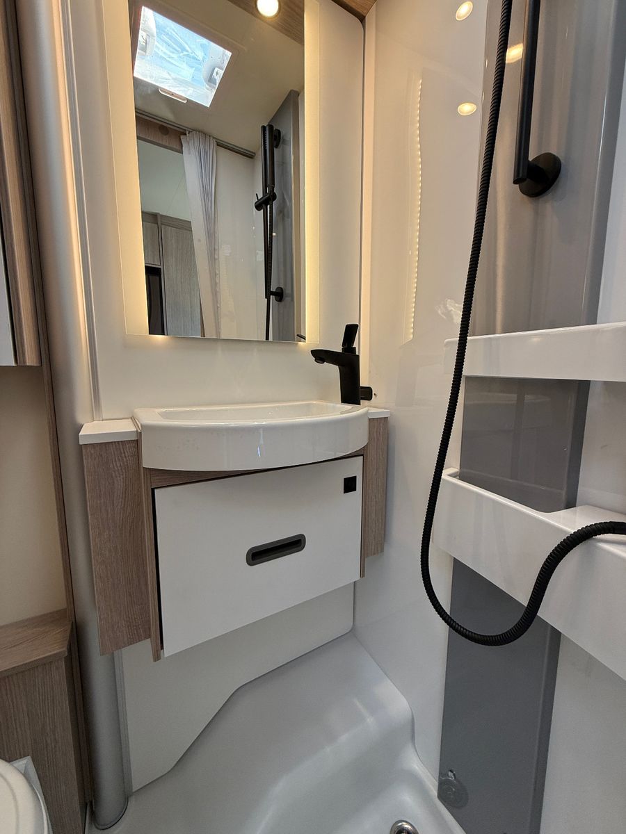 Fahrzeugabbildung Bürstner Lyseo Time Skyline 726G - Sie sparen 11.989€