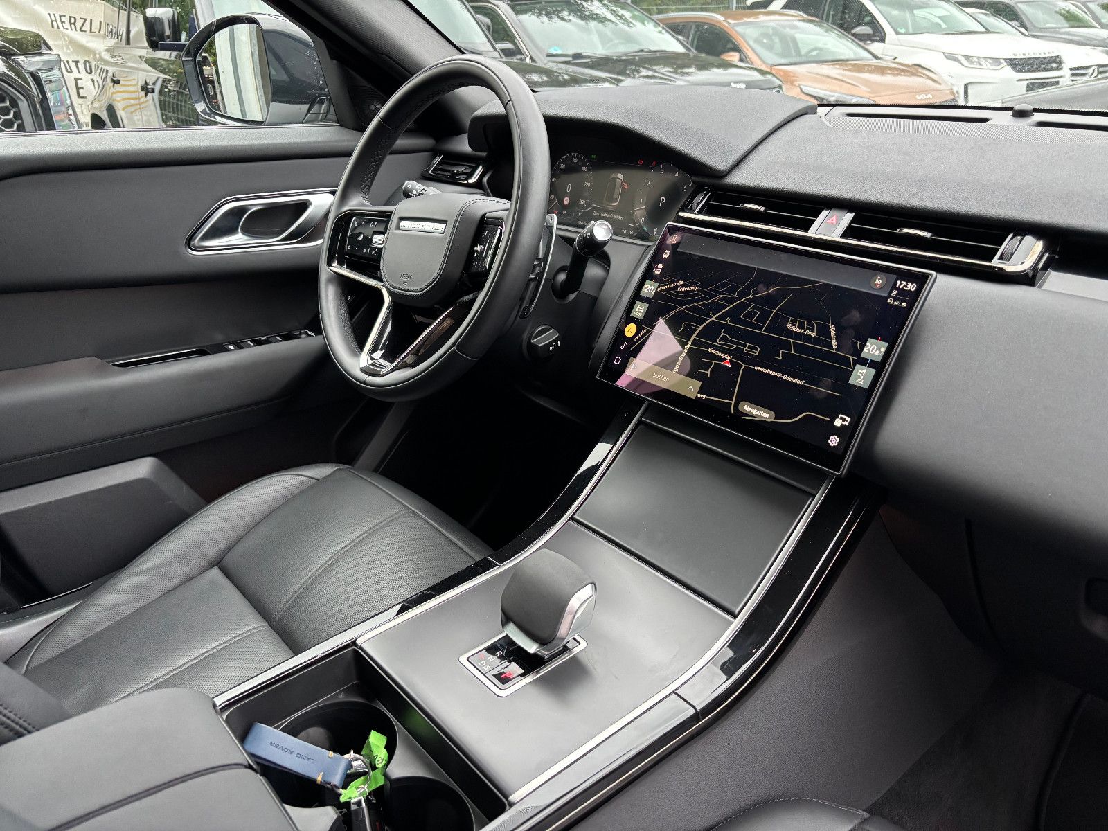 Fahrzeugabbildung Land Rover Range Rover Velar R-Dynamic/KAMERA/Design-Paket