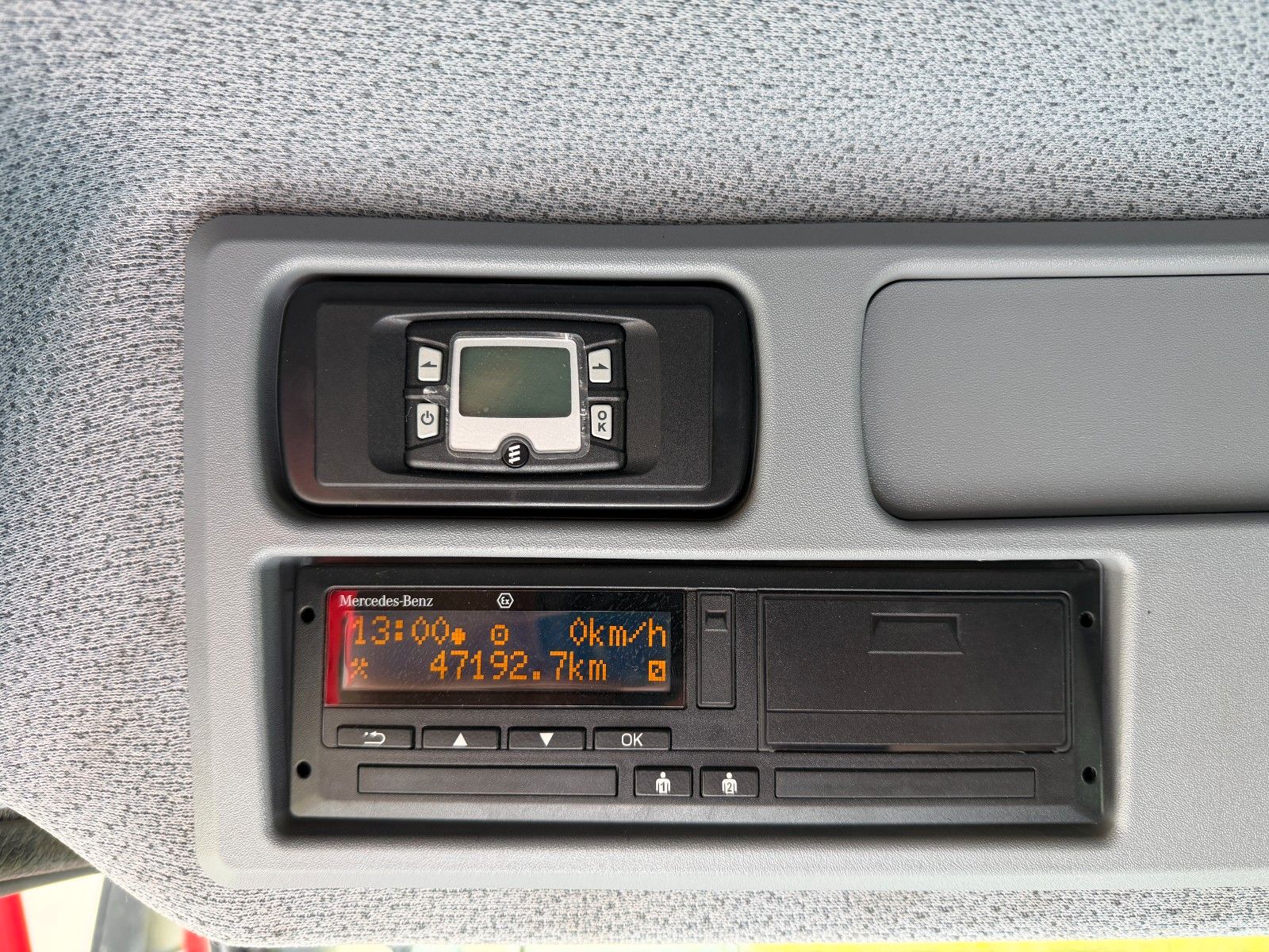 Fahrzeugabbildung Mercedes-Benz Atego 923 L 3 Sitze Standh. Ausbau
