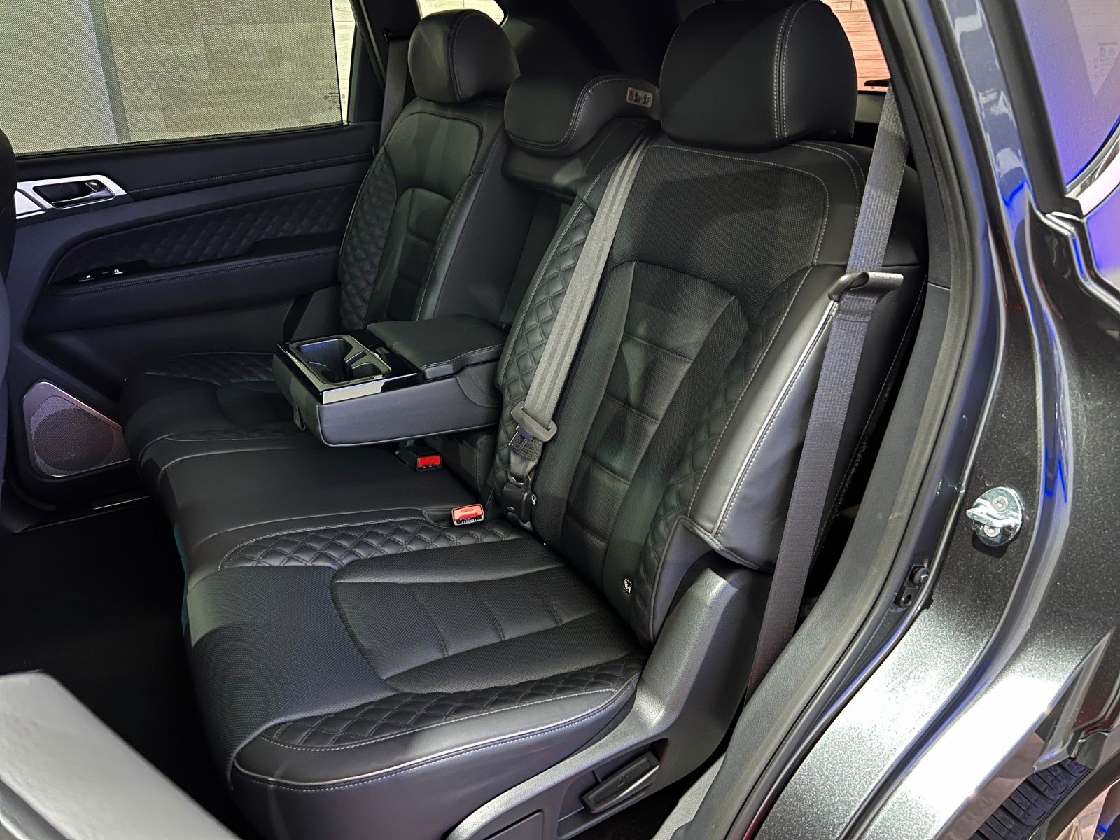 Fahrzeugabbildung Ssangyong REXTON Sapphire*AHK*360°*Sidesteps*Standheizung*